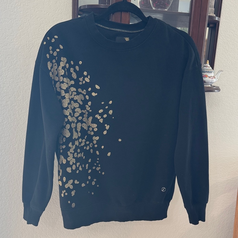 Black and Gold women’s Sweater